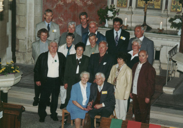 Teilnehmer in Kirche